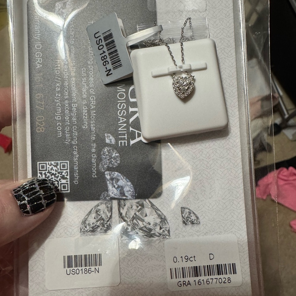 Heart-Shaped Silver Pendant Necklace moissanite NWT
